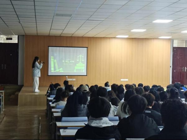 ued官网开展普法与校规校纪专题教育