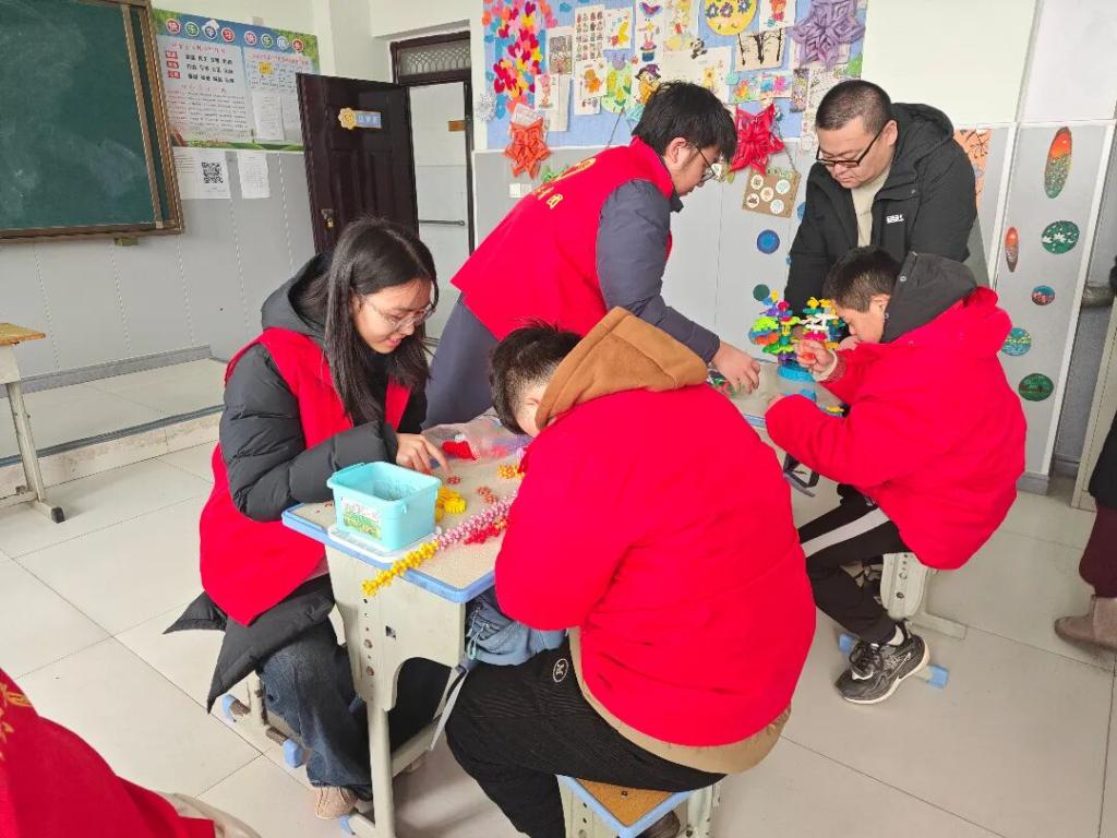 ued官网学子返家乡实践 以青春之力绘就服务底色